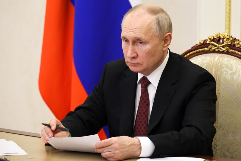 

Путин одобрил участие СПЧ в&nbsp;создании нового единого учебника по&nbsp;обществознанию

