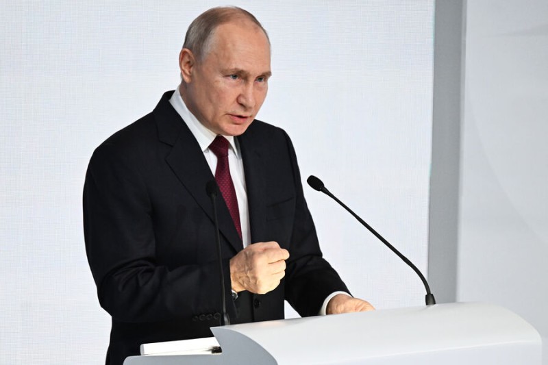 

Путин высказался о&nbsp;выходе России из&nbsp;ряда международных институтов

