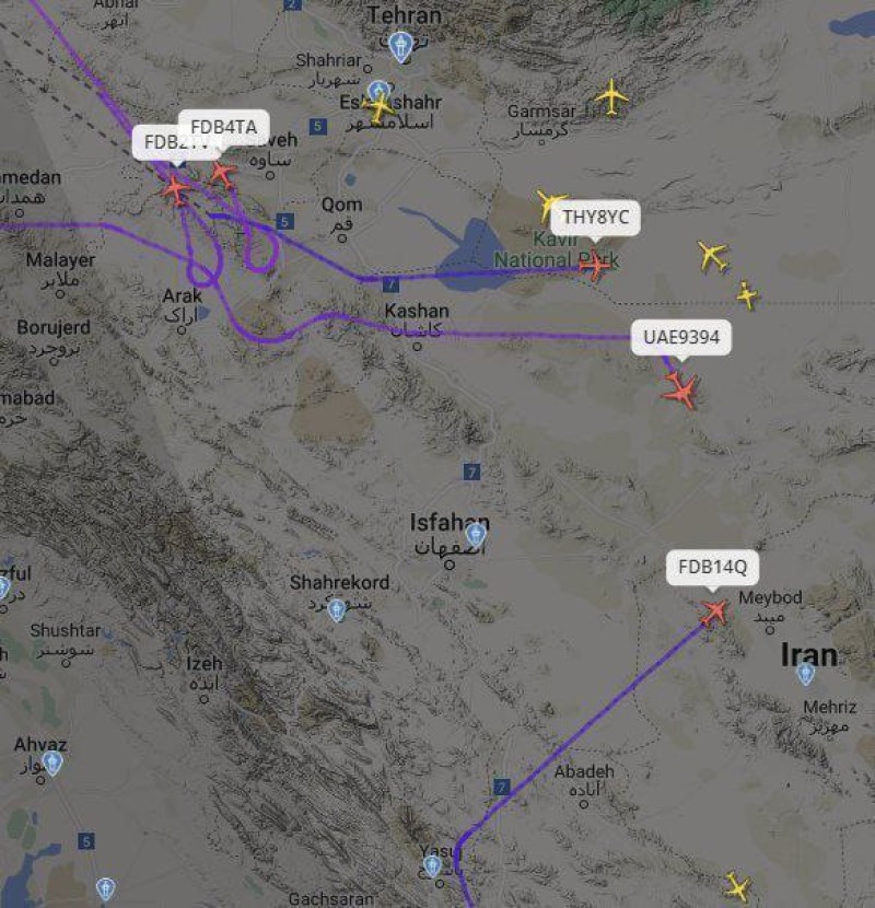Взрывы прозвучали возле аэропорта города Исфахан и авиабазы Хаштам Шикари в Иране. 