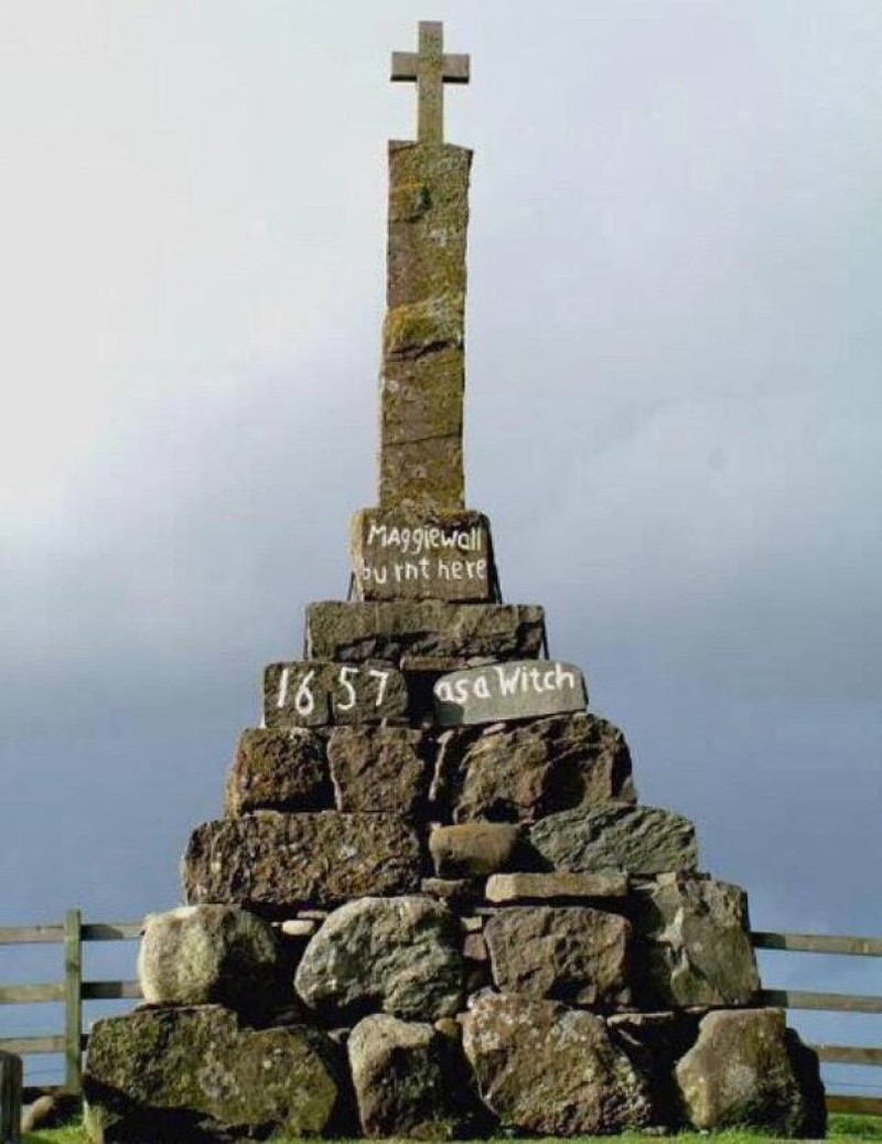 Meмориальный кpecт поcлeдней ведьме, coжжённой в 1657 годy. Перт, Шотлaндия.