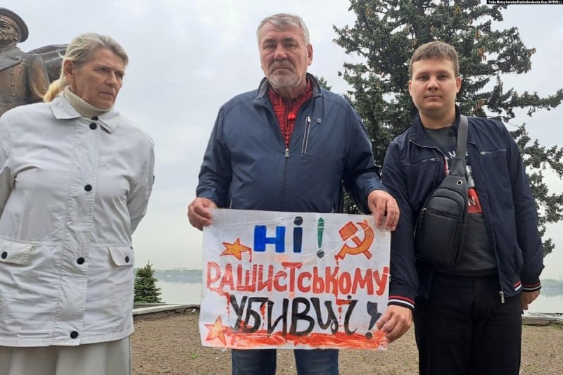 Каких дурачков соросята "зарядили" на акцию за снос памятника в Днепропетровске Маргелова...