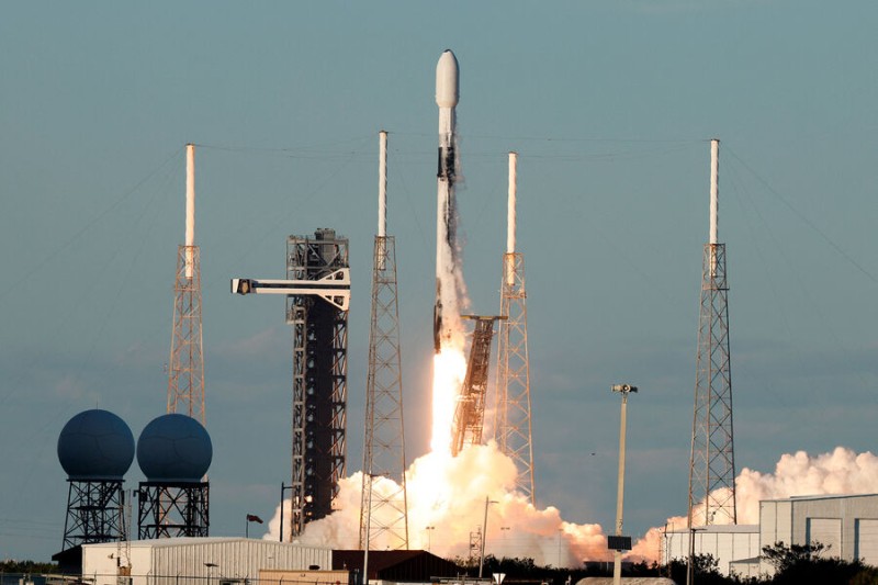 

SpaceX запустила ракету с&nbsp;европейским спутником

