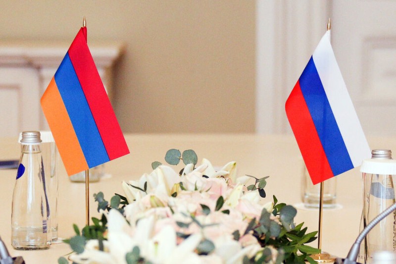 

Посол Армении заявил, что Ереван не откажется от связей с&nbsp;Россией в&nbsp;пользу Запада

