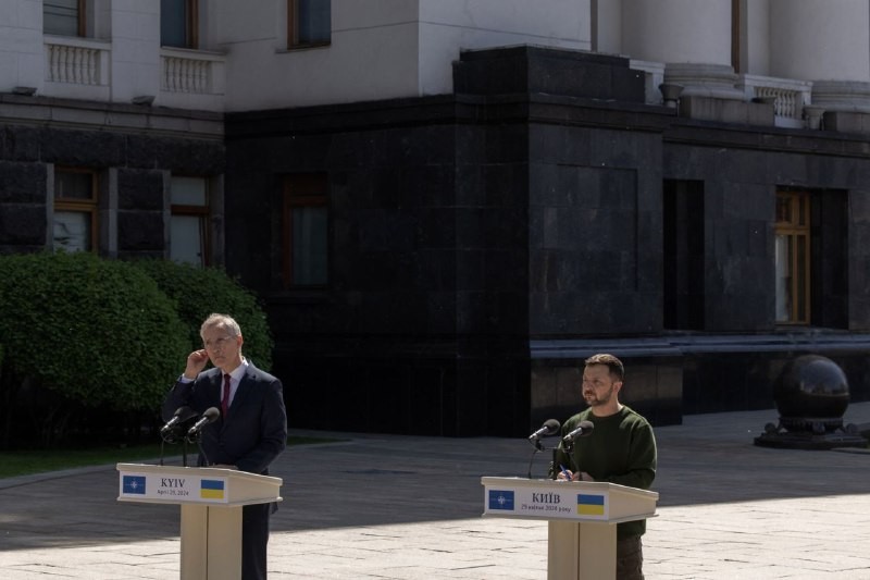 Генсек НАТО Столтенберг неожиданно нагрянул в Киеве.