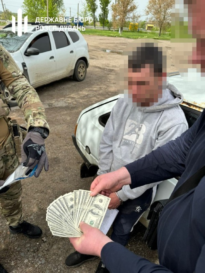 В Одесской области инспектор погранслужбы за $1000 помогал ухилянтам  выехать из Украины,...