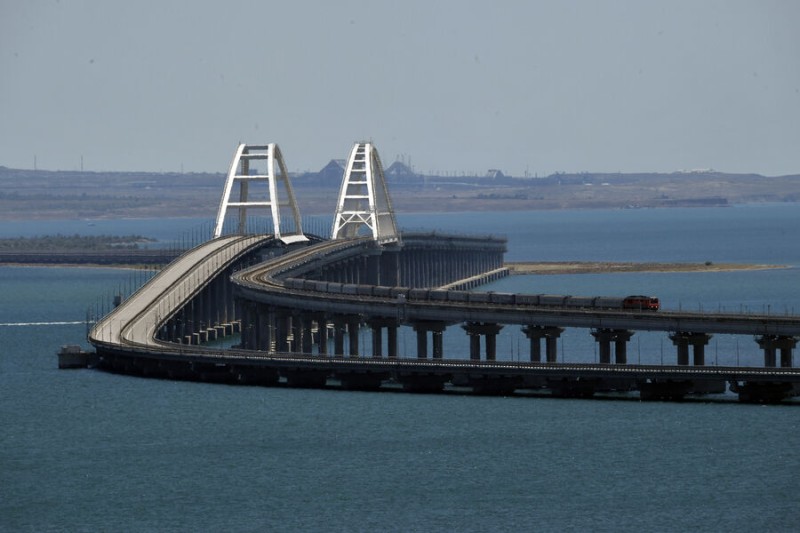 

Политолог объяснил намек Киева на&nbsp;исчезновение Крымского моста

