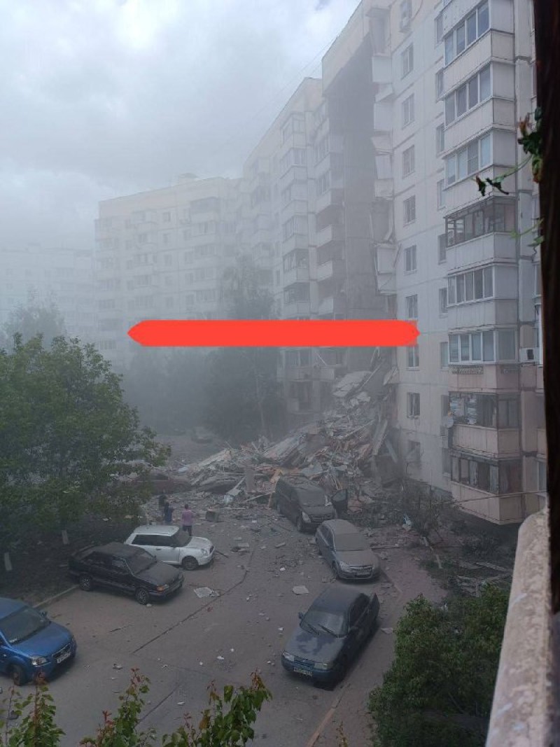 В Белгороде обрушение парадного в жилом доме в результате прилета НАТОвской ракеты. 